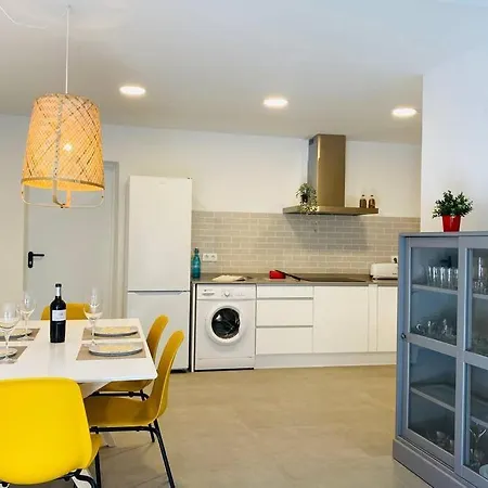 70 M2, Cerca De La Playa, Apto Minusvalidos. *